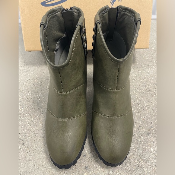 NWB $54 Seven7 Seville Ankle Bootie Olive Green size 9.5 - Picture 5 of 16